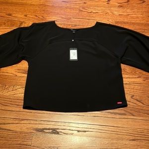 Black shirt bell sleeves shirt